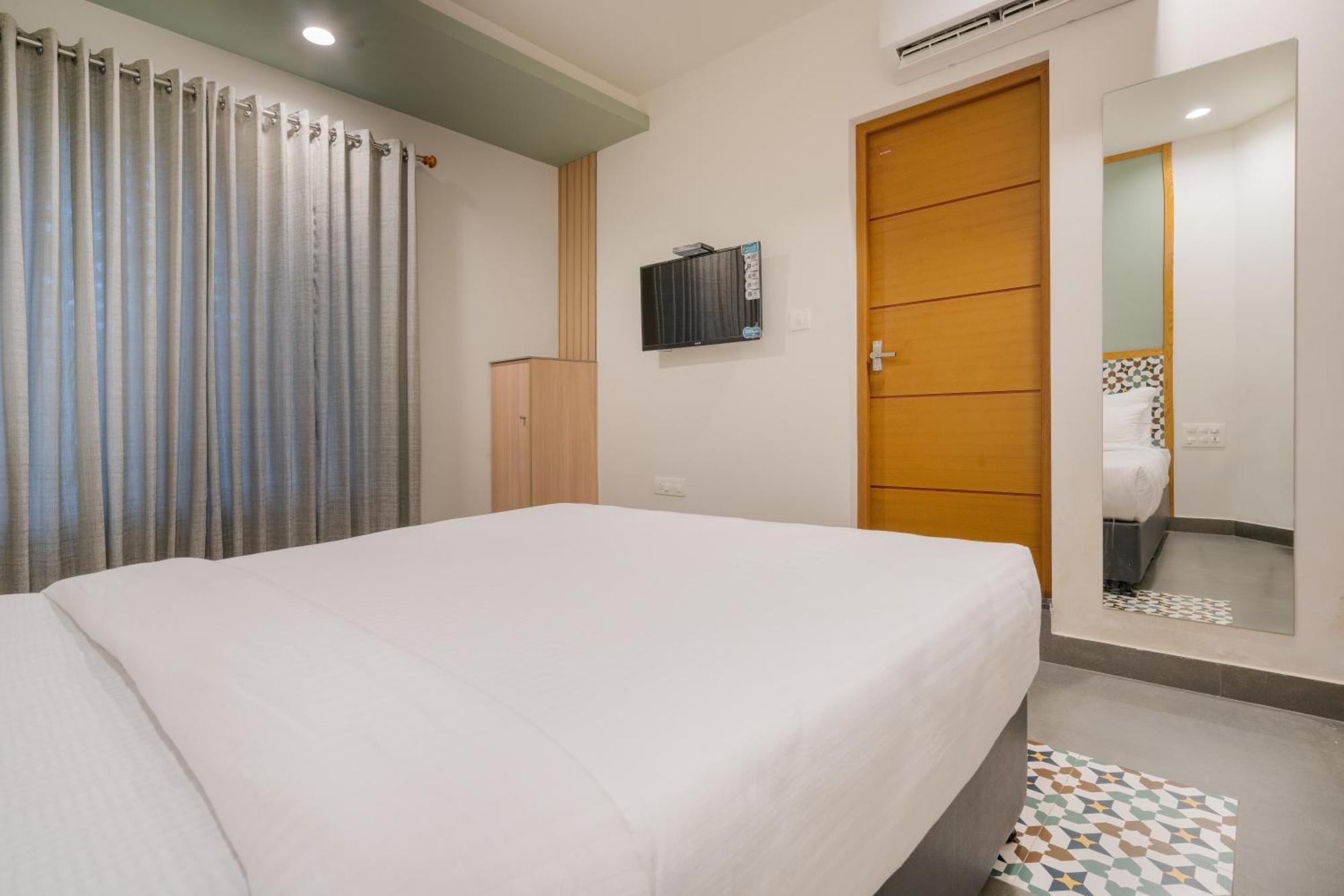 Hotel Aryaas Regent Kochi Exterior foto