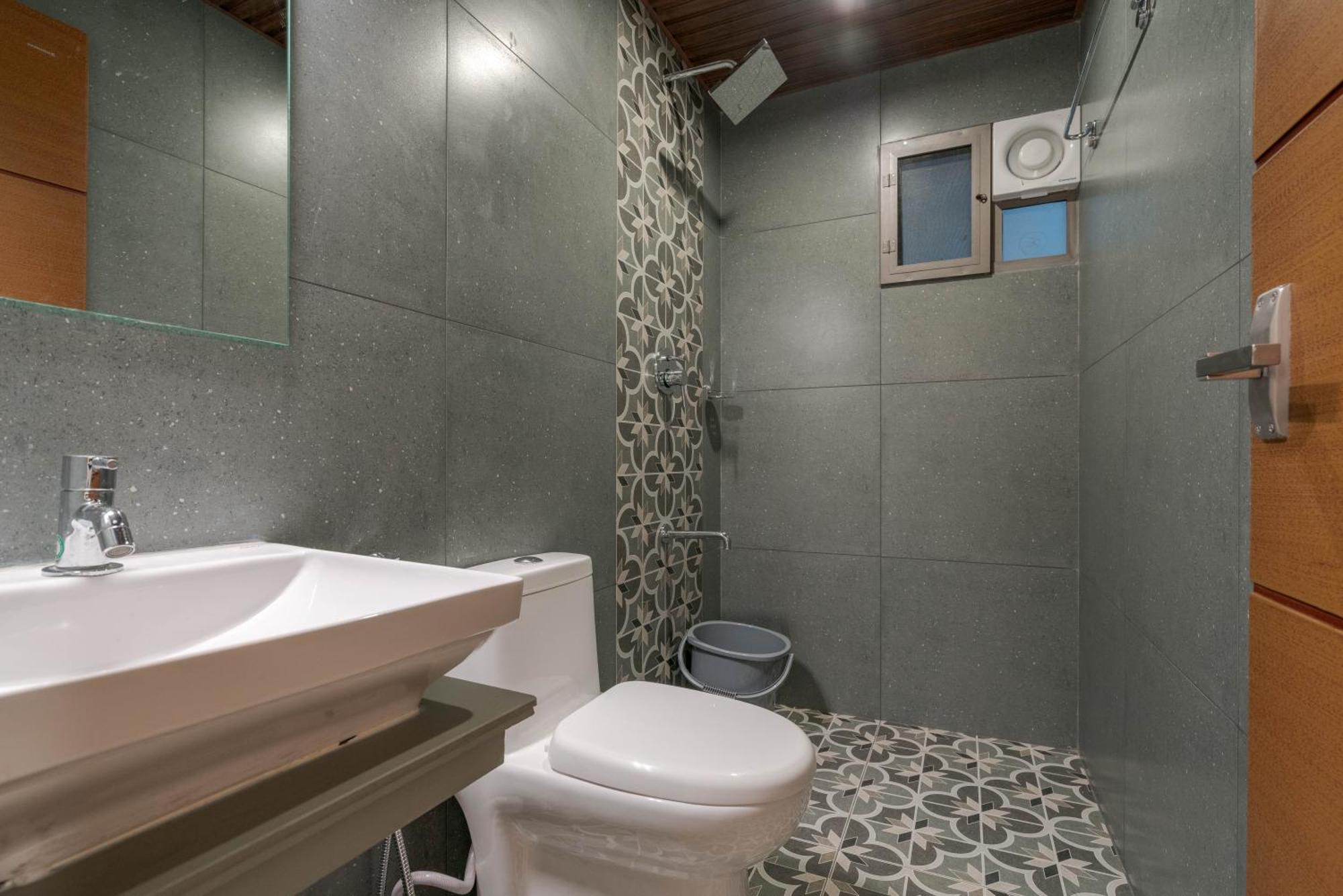 Hotel Aryaas Regent Kochi Exterior foto