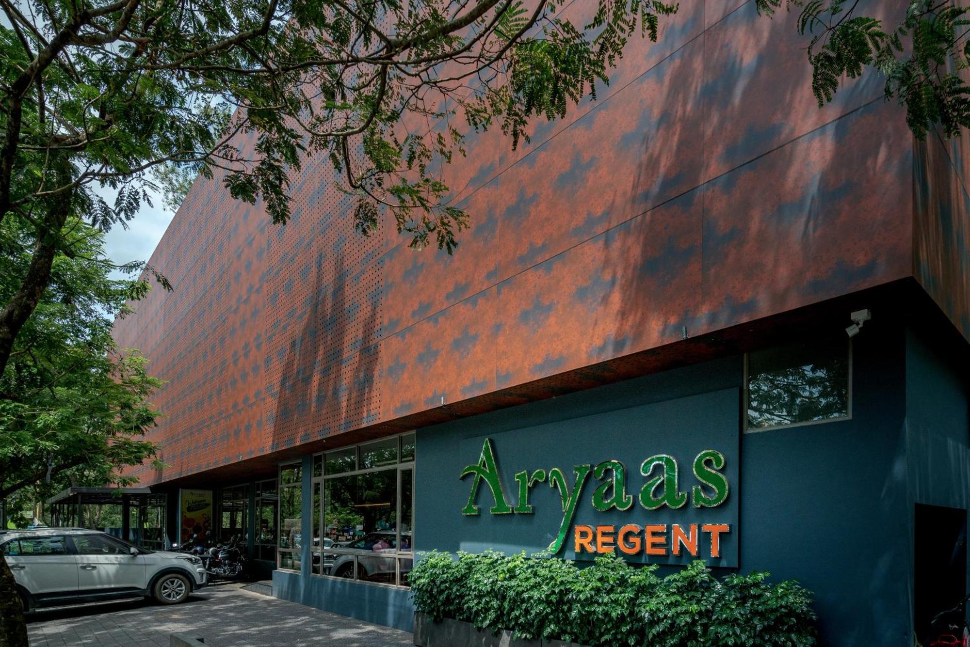 Hotel Aryaas Regent Kochi Exterior foto